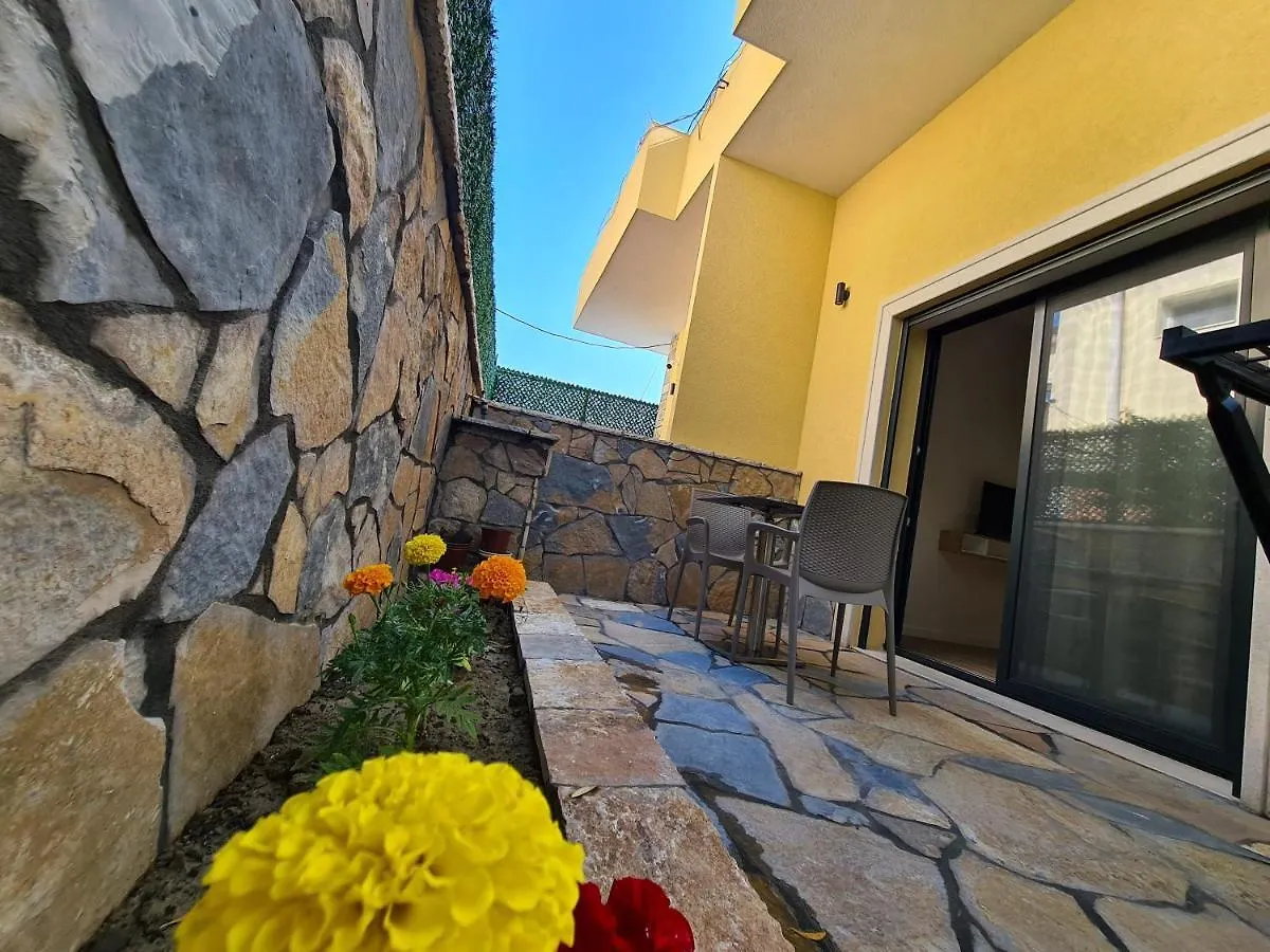 Arial Trinity Suites Vlorë Pensión
