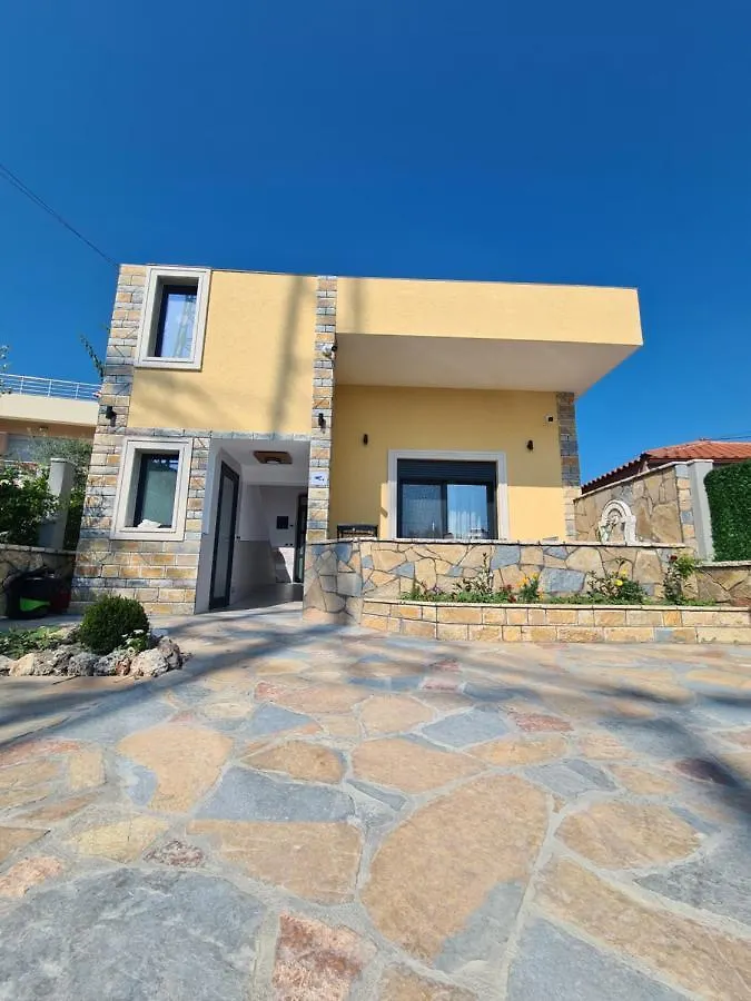 Pensión Arial Trinity Suites Vlorë