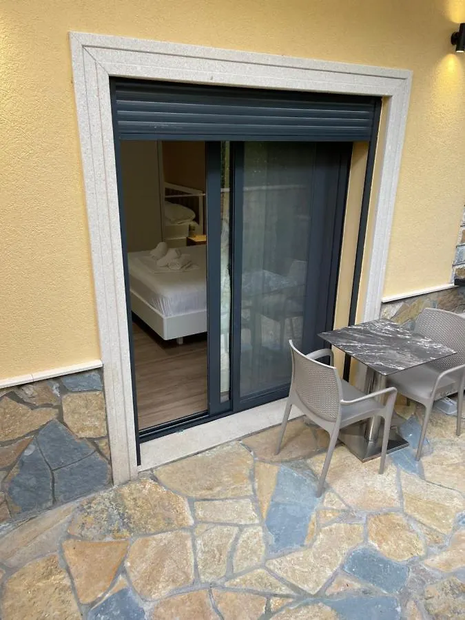 Arial Trinity Suites Vlorë 0*,