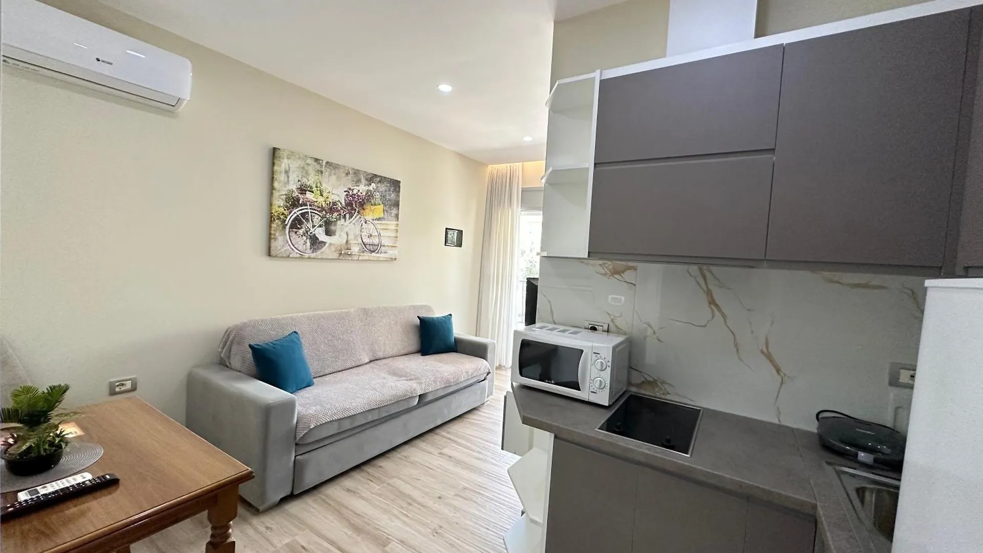 Arial Trinity Suites Vlorë 0*,  Albania