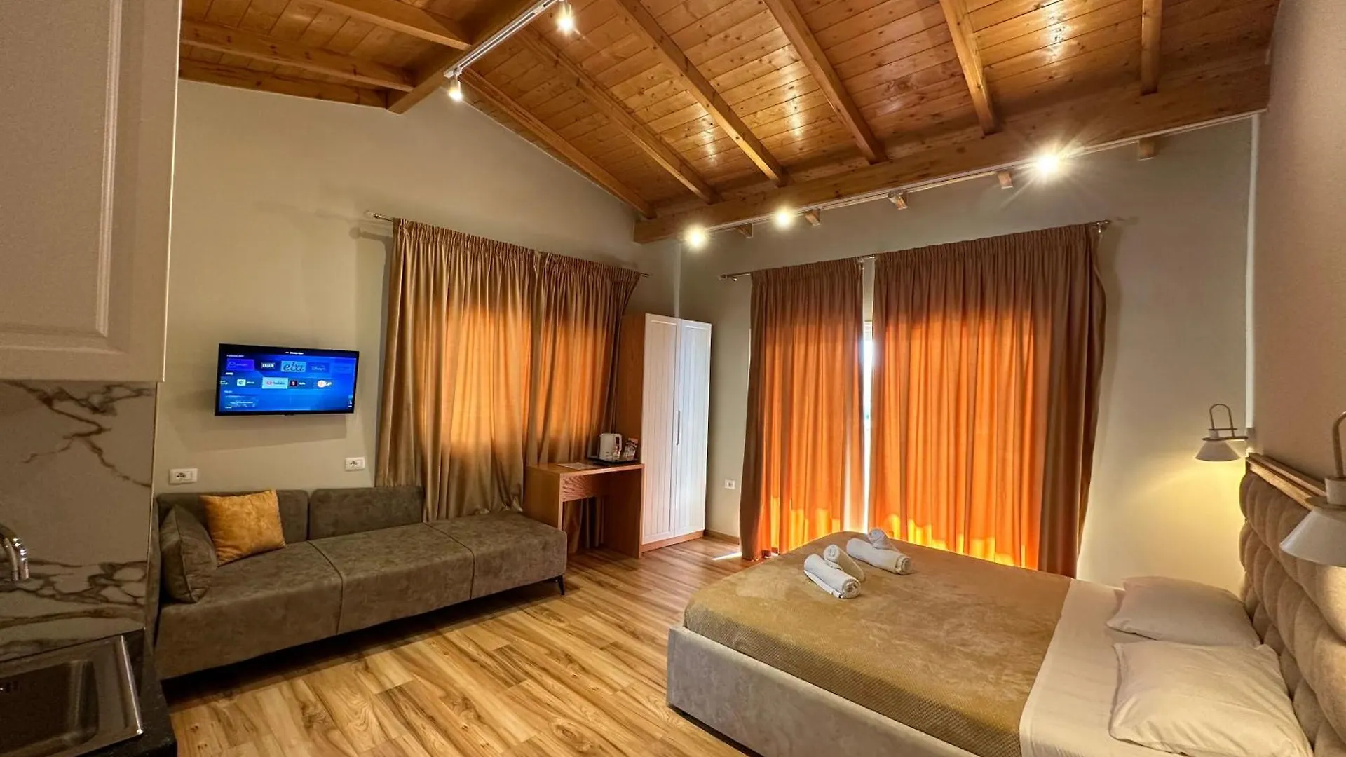 Gasthof Arial Trinity Suites Vlorë