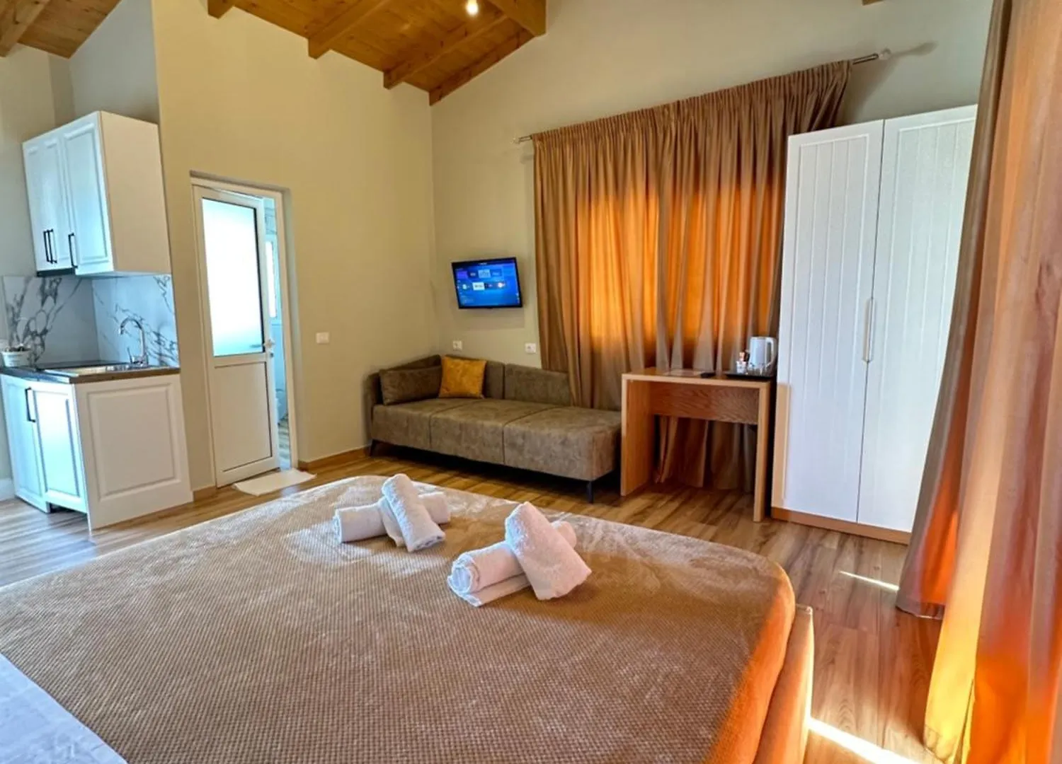 Arial Trinity Suites Vlorë 0*,  Albania