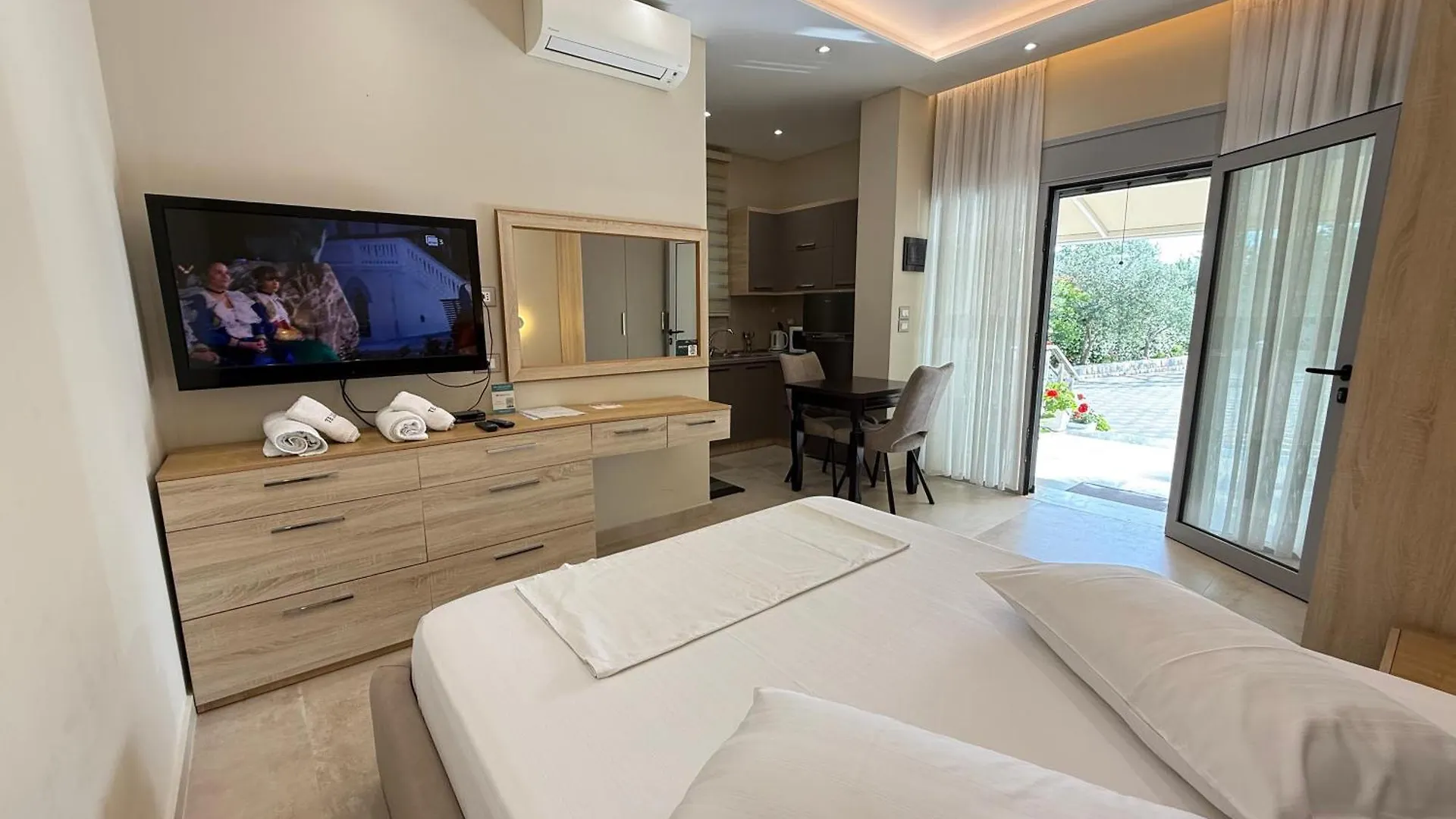 Arial Trinity Suites Vlorë Albanien