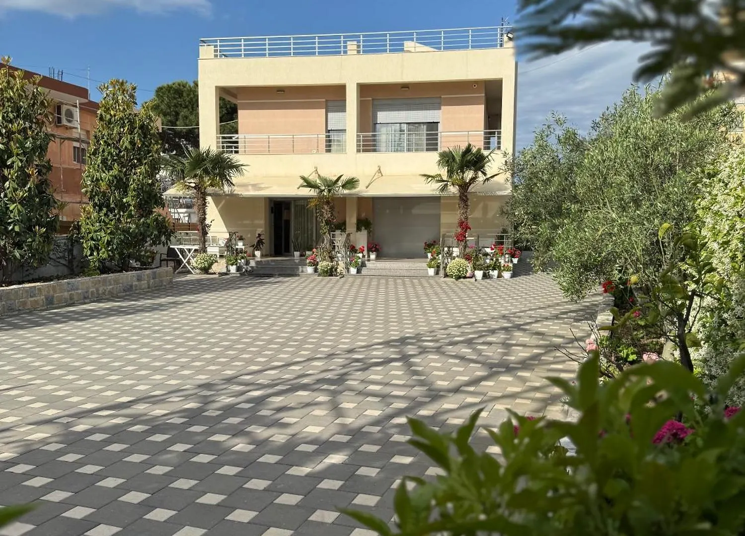 Arial Trinity Suites Vlorë 0*,  Albania