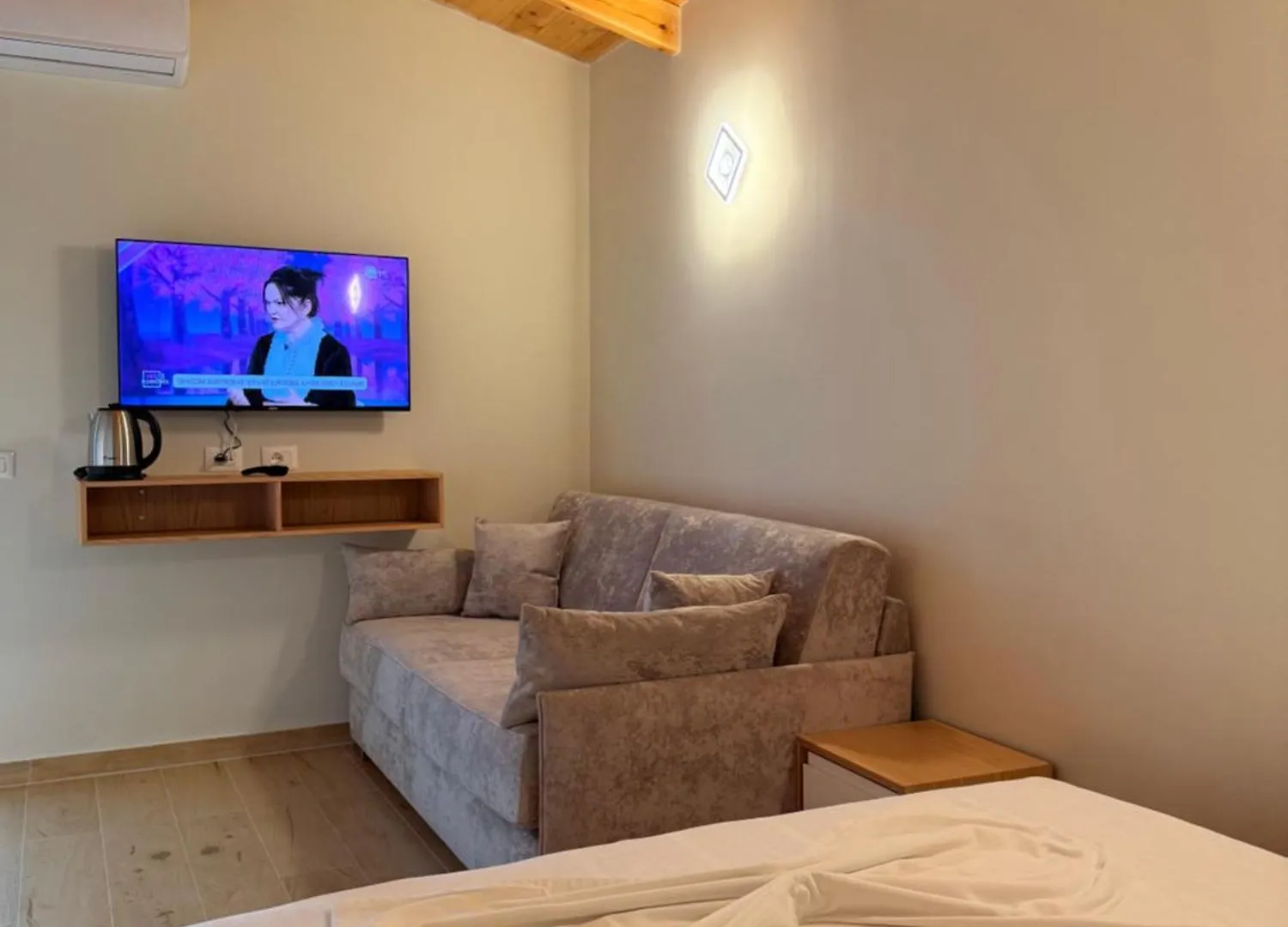 Arial Trinity Suites Vlorë 0*,  Albanië