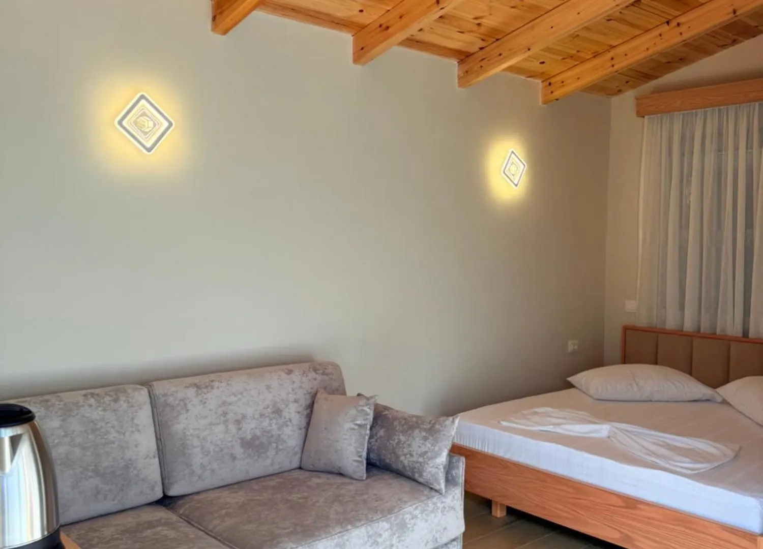 Arial Trinity Suites Vlorë 0*,