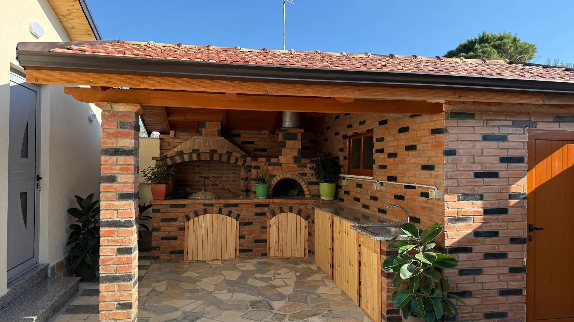 Arial Trinity Suites Vlorë Albanien