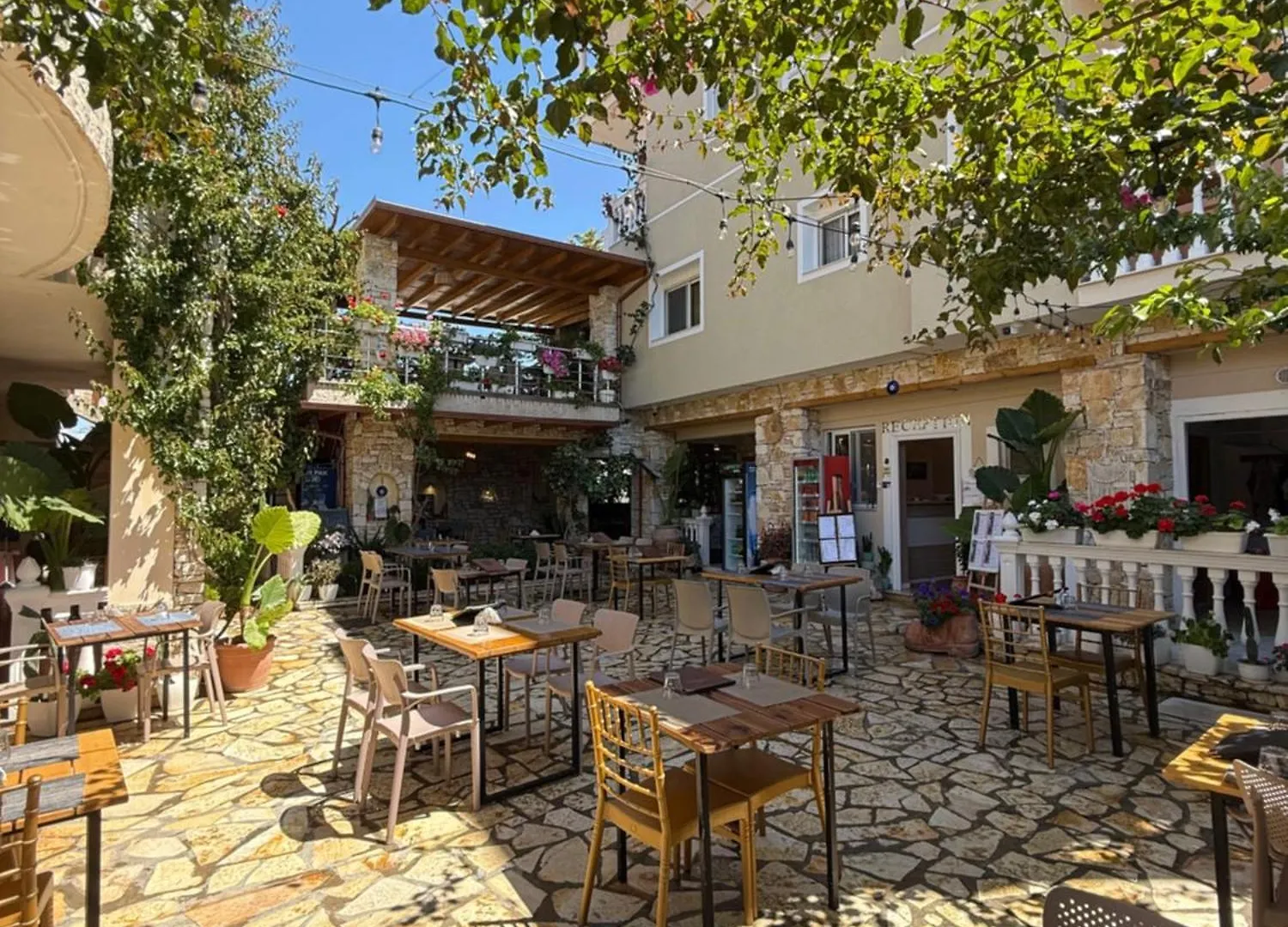 Arial Trinity Suites Vlorë 0*,