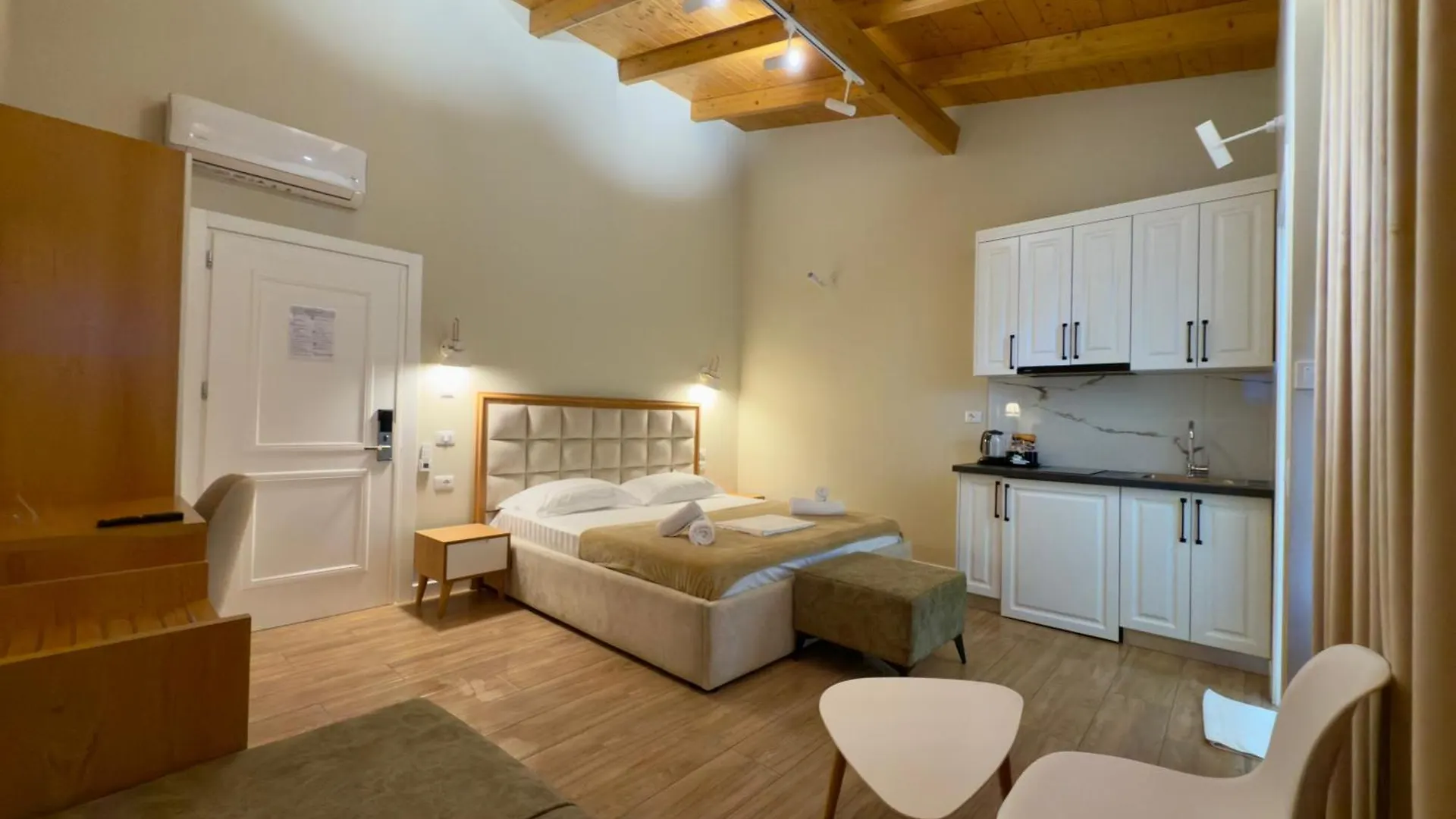 Arial Trinity Suites Vlorë Albanië
