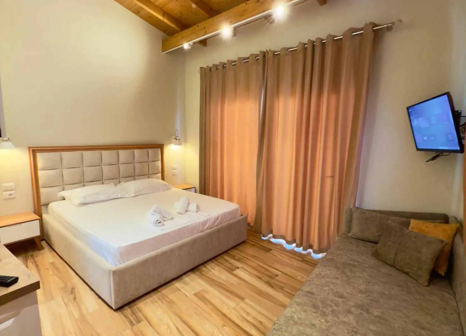 Gasthuis Arial Trinity Suites Vlorë Albanië