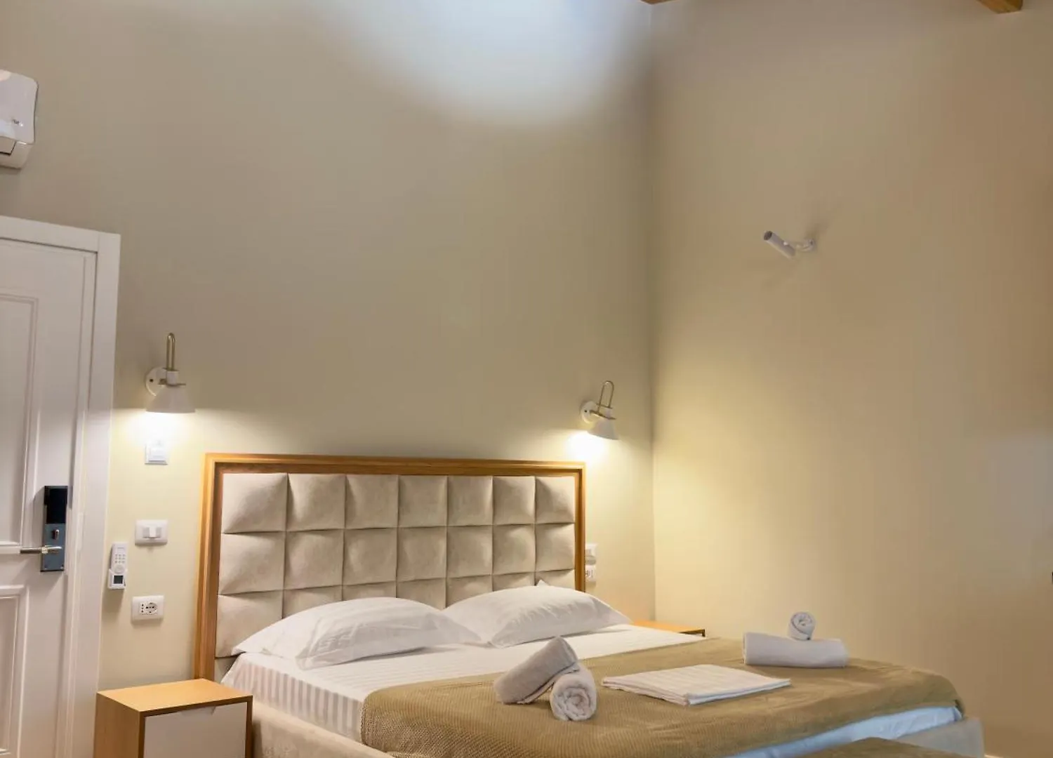 Gasthuis Arial Trinity Suites Vlorë