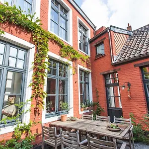 Door 10 Bed & Breakfast Gent